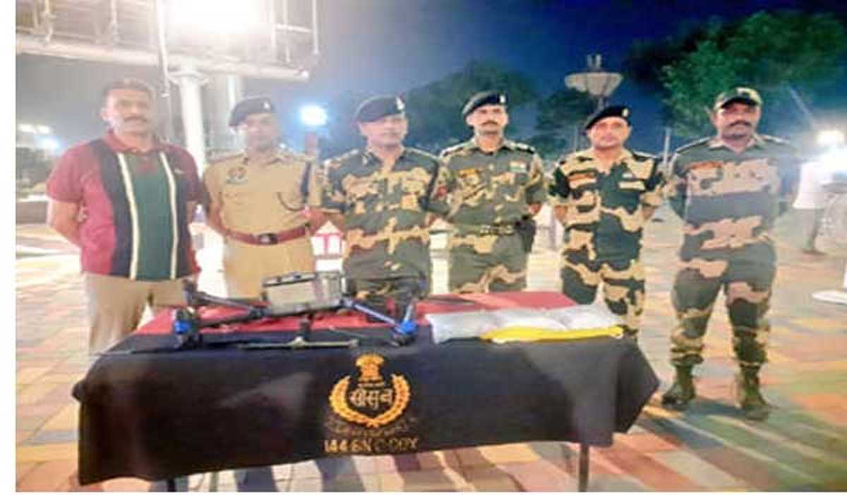 बीएसएफ ने नशीले पदार्थों की खेप ले जा रहा पाकिस्तानी ड्रोन मार गिराया